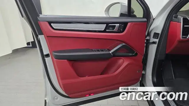 Porsche Cayenne 2022 — Şəkil 31/34