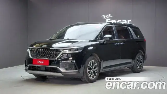 Kia Carnival 2021 — ფოტო 23/34