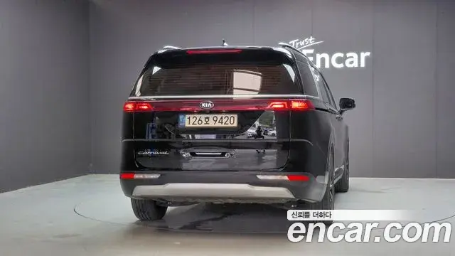Kia Carnival 2021 — ფოტო 22/34