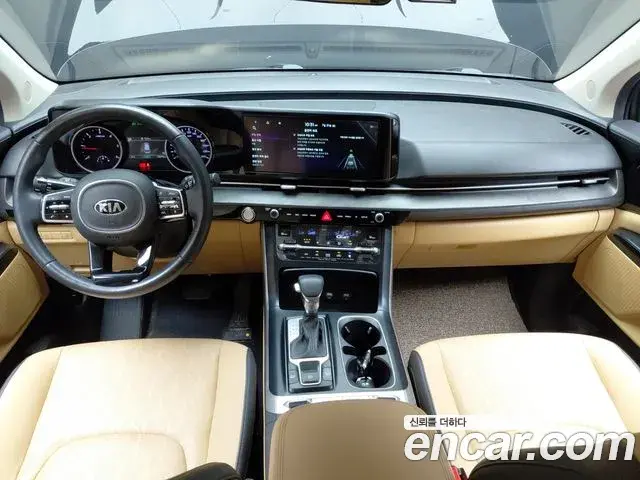 Kia Carnival 2021 — ფოტო 21/34