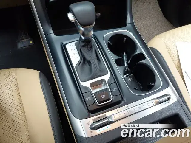 Kia Carnival 2021 — ფოტო 13/34