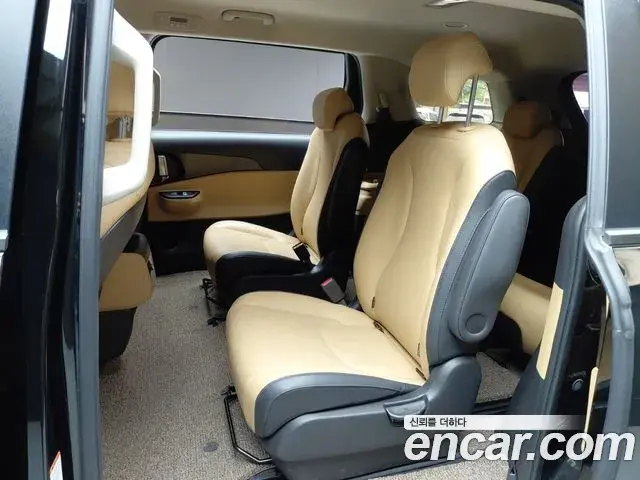 Kia Carnival 2021 — ფოტო 25/34