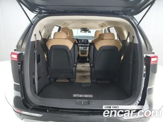 Kia Carnival 2021 — ფოტო 15/34
