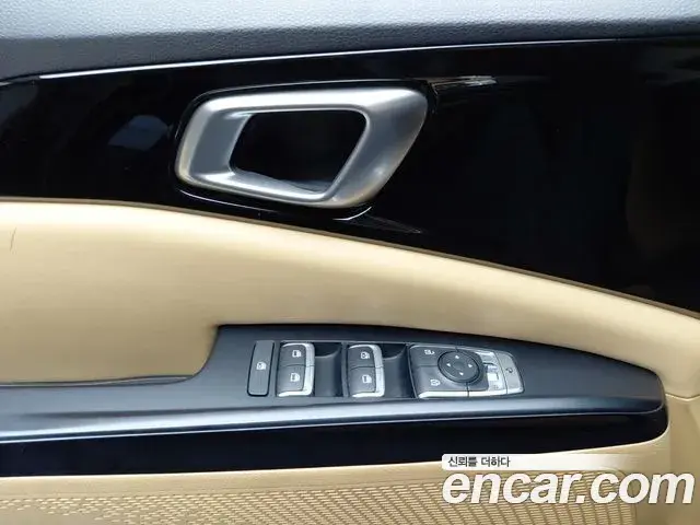 Kia Carnival 2021 — ფოტო 2/34