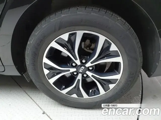 Kia Carnival 2021 — ფოტო 30/34