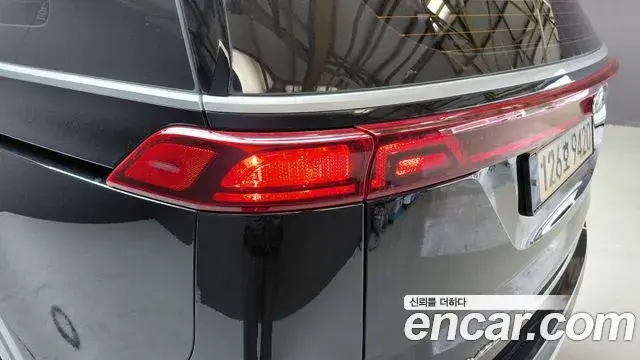 Kia Carnival 2021 — ფოტო 31/34