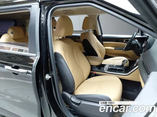 Kia Carnival 2021 — ფოტო 18/34