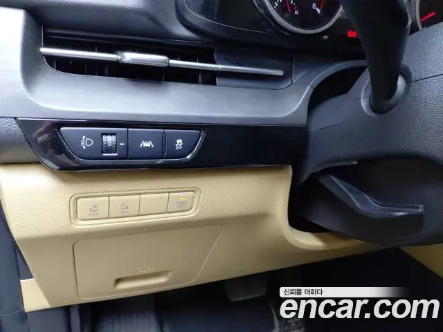 Kia Carnival 2021 — ფოტო 24/34