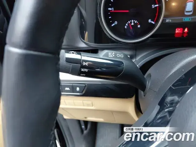 Kia Carnival 2021 — ფოტო 9/34