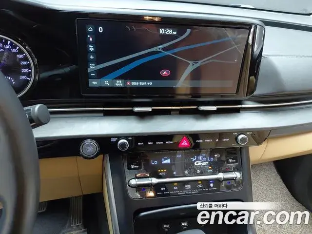 Kia Carnival 2021 — ფოტო 16/34