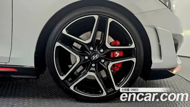 Hyundai Veloster 2018 — ფოტო 28/30