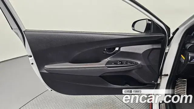 Hyundai Veloster 2018 — ფოტო 9/30
