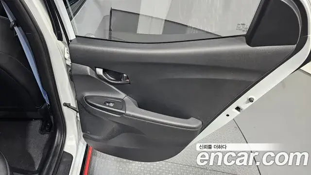 Hyundai Veloster 2018 — ფოტო 5/30