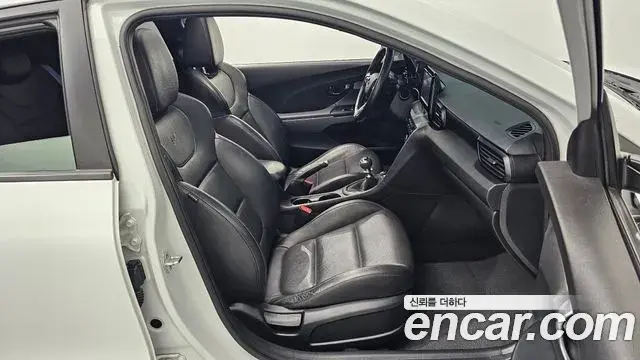 Hyundai Veloster 2018 — ფოტო 10/30
