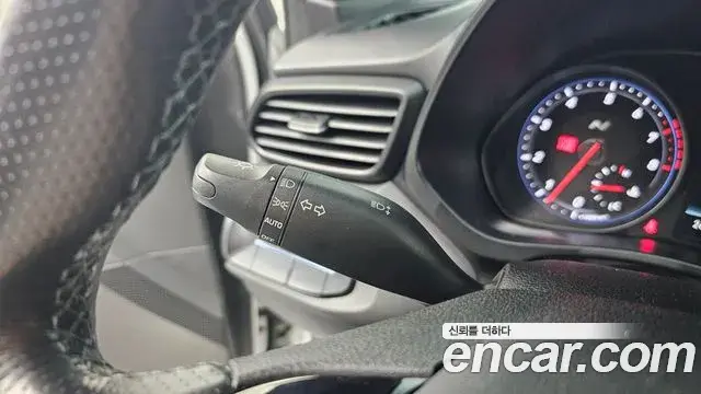 Hyundai Veloster 2018 — ფოტო 16/30