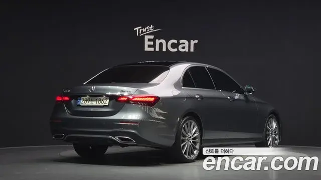 Mercedes-Benz E-Class 2022 — Şəkil 23/32