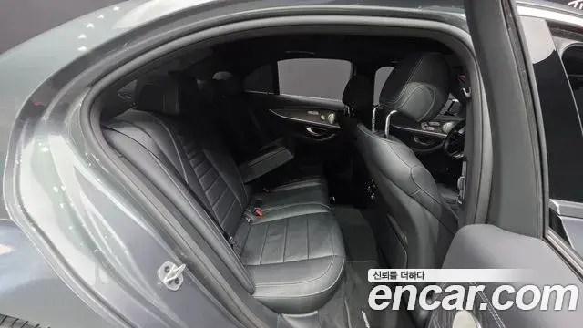Mercedes-Benz E-Class 2022 — Şəkil 12/32