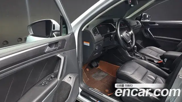 Volkswagen Tiguan 2018 — Фото 10/20