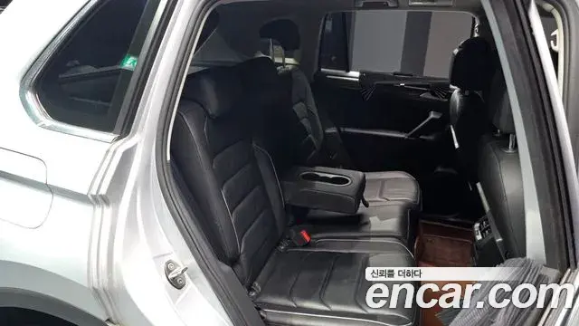 Volkswagen Tiguan 2018 — Фото 11/20