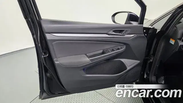 Volkswagen Golf 2022 — Şəkil 21/35