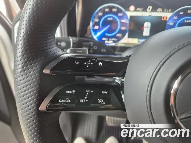 Mercedes-Benz G-Class 2025 — Photo 2/17
