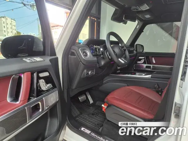 Mercedes-Benz G-Class 2025 — Photo 9/17