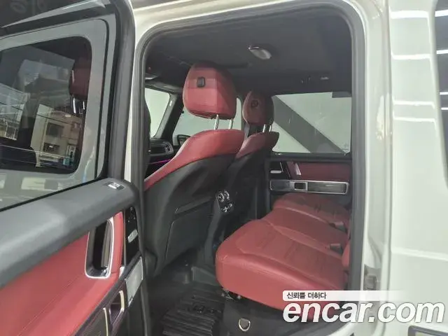 Mercedes-Benz G-Class 2025 — Photo 7/17