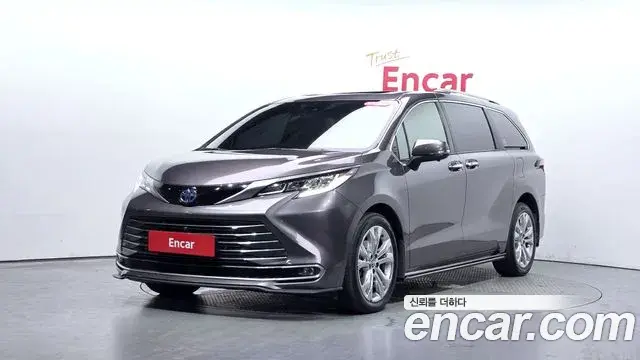 Toyota Sienna 2023 — Photo 7/35