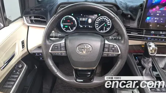 Toyota Sienna 2023 — Photo 6/35