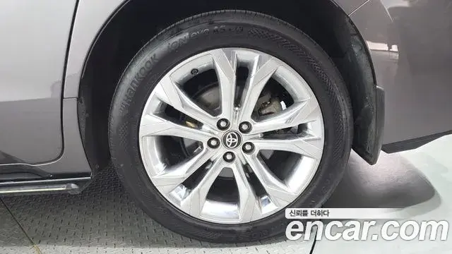 Toyota Sienna 2023 — Photo 29/35