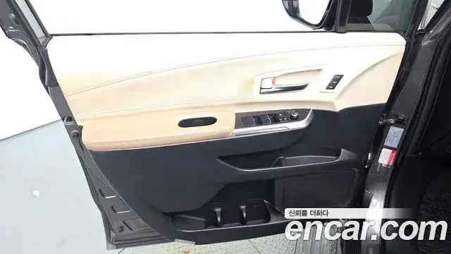 Toyota Sienna 2023 — Photo 17/35