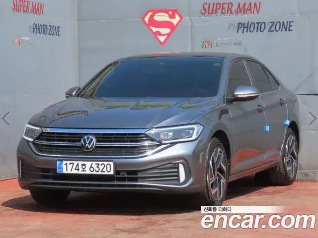 Volkswagen Jetta 2023 — ფოტო 2/19