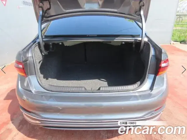 Volkswagen Jetta 2023 — ფოტო 15/19