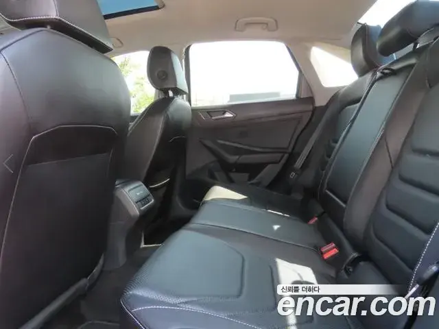 Volkswagen Jetta 2023 — ფოტო 11/19