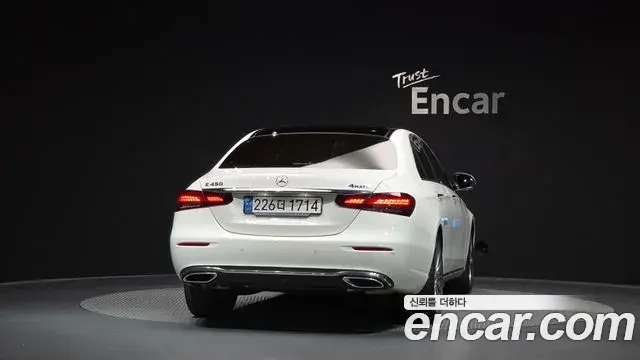 Mercedes-Benz E-Class 2023 — Фото 3/20