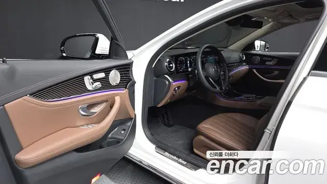 Mercedes-Benz E-Class 2023 — Фото 8/20