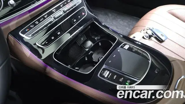 Mercedes-Benz E-Class 2023 — Фото 16/20