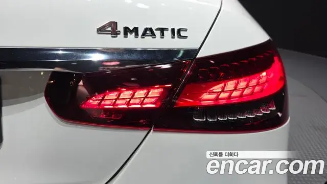 Mercedes-Benz E-Class 2023 — Şəkil 24/35