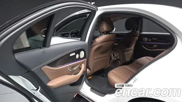 Mercedes-Benz E-Class 2023 — Şəkil 23/35