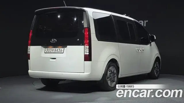 Hyundai Staria 2022 — Photo 27/31