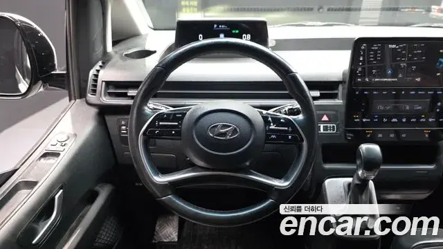 Hyundai Staria 2022 — Photo 28/31