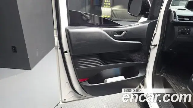 Hyundai Staria 2022 — Photo 6/31