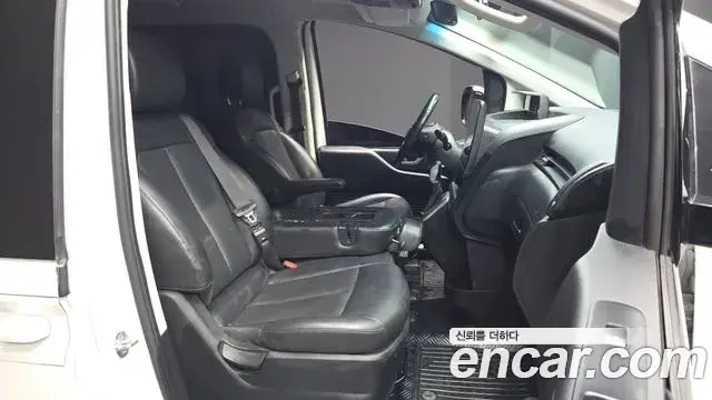 Hyundai Staria 2022 — Photo 1/31