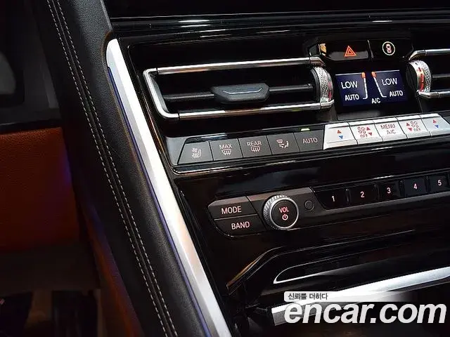 BMW 8 Series 2023 — Фото 12/20