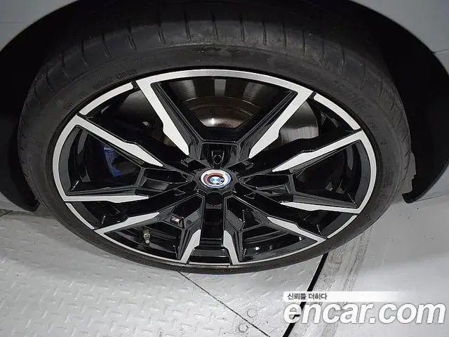 BMW 8 Series 2023 — Фото 19/20