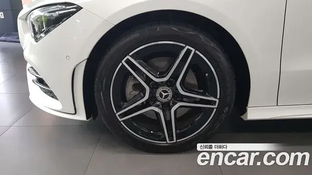 Mercedes-Benz CLA-Class 2022 — Photo 13/17