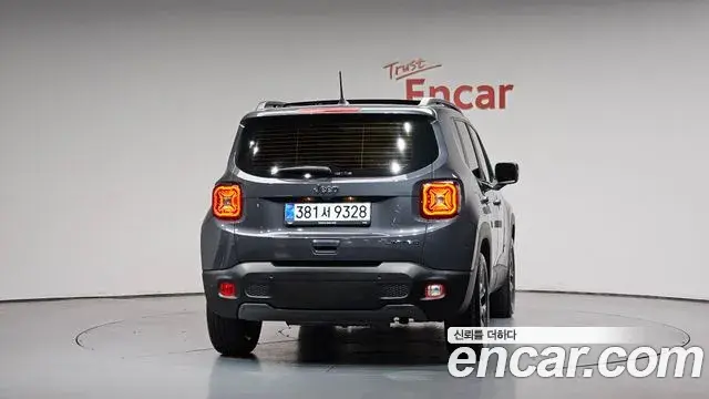 Jeep Renegade 2023 — Photo 8/37