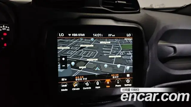 Jeep Renegade 2023 — Photo 33/37