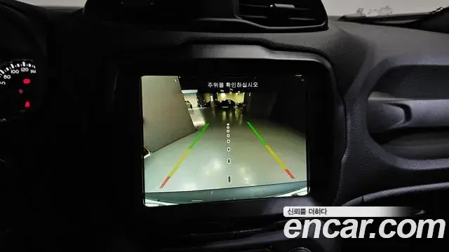 Jeep Renegade 2023 — Photo 16/37