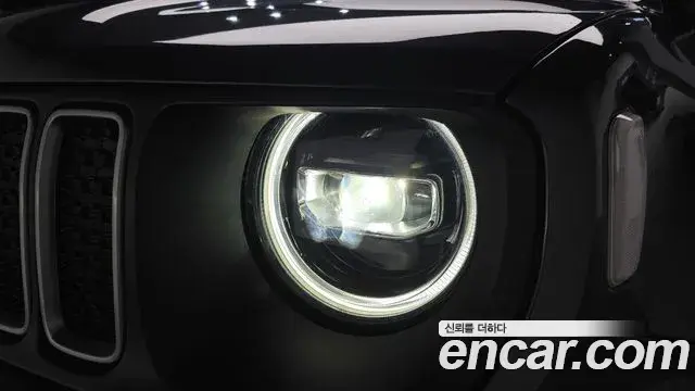 Jeep Renegade 2023 — Photo 21/37